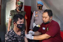 Polres Majalengka sasar pedagang pasar tradisional untuk vaksinasi COVID-19
