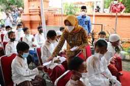 62 anak ikuti khitan massal HUT Korpri di Kota Mojokerto