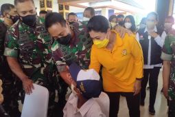 Panglima TNI : Vaksinasi prioritas bagi lansia dan anak-anak, begini penjelasannya