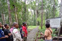 BBKSDA dan CII latih masyarakat kawasan TWA Sorong jadi pemandu wisata
