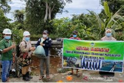 CSR Astra Kreatif PT Tri Buana Mas berikan bantuan bibit ikan