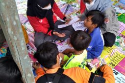 Magana Unusa beri trauma healing ke anak korban bencana Gunung Semeru