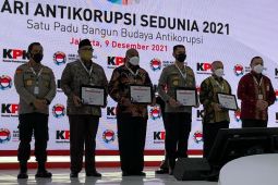Polda Sumut terima  penghargaan di Hari Anti Korupsi