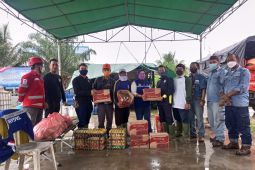 Banjir belum surut, PT Timah Tbk serahkan bantuan ke dapur umum di Kelurahan Ketapang