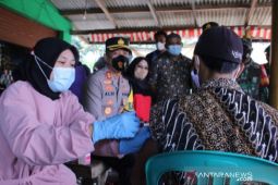 Polres Karawang gulirkan vaksinasi COVID-19 "jemput bola"