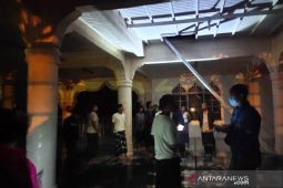 Kubah Masjid Babussalam Meulaboh terbakar