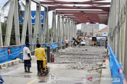 Masyarakat ragu jembatan Paringin rampung akhir Desember