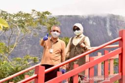 Sutarmidji promosi keindahan Bukit Kelam Sintang di media sosial