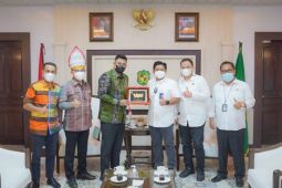 Direktur Hubungan Kelembagaan PT Jasa Raharja Munadi Herlambang bersilaturahmi dengan Wali Kota Medan
