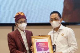 Dirut Jasa Raharja Rivan A Purwanto raih penghargaan dari Jambore PR Indonesia