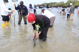 Khofifah ajak semua pihak berkontribusi percepat kurangi emisi karbon di Jatim