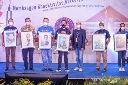 Alumni IPB angkatan 33 bagikan beasiswa pada perayaan reuni perak