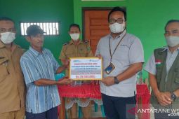 PT Timah bantu pembuatan pondok nelayan di Pantai Kuale Tambak