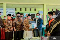 Pemkab Pamekasan dorong pemulihan ekonomi melalui pemberian bantuan alat usaha