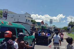 Ribuan warga Sikka NTT tinggalkan rumah hindari tsunami