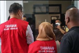 Dua tersangka pengemplang pajak diserahkan ke Kejaksaan Sidoarjo