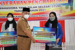 100 orang mahasiswa berprestasi HSS terima penghargaan tahap II
