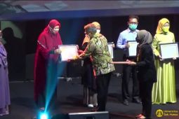 UI berikan penghargaan kepada penggerak sentra vaksin