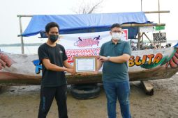 Geliga donasikan bibit mangrove ke Yayasan Lindungi Hutan