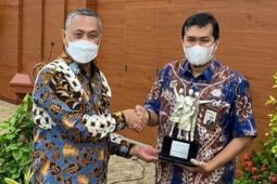 Bank Kalsel Cabang Batulicin terima BI Award 2021