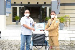 PT Timah serahkan 20 kursi roda ke Dinsos Babel