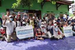 Pelindo kirim paket peralatan sekolah untuk anak terdampak bencana Semeru