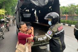 Tim gabungan tertibkan pengamen dan pengemis di Kota Surabaya