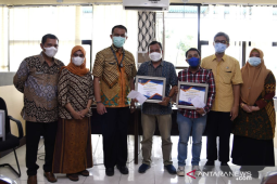 Dinas Kominfo Gorontalo beri penghargaan kepada PNS inspiratif