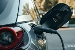 Toyota dan Panasonic beli lithium dari ioneer
