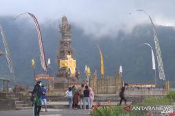 Tanah Lot Bali batasi wisatawan (video)