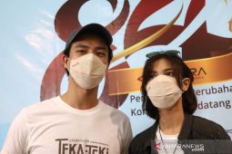 Artis Morgan Oey dan Sheila Dara doakan pengungsi bencana Semeru tetap kuat