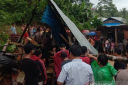 Satu korban meninggal tertimbun  longsor di Kota Gunungsitoli