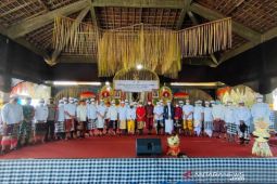 Pengukuhan Bendesa Adat Sukawati disaksikan Gubernur Koster