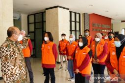 UMSurabaya kirim batuan paket belajar untuk anak terdampak bencana Semeru
