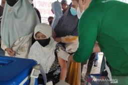 Pedagang dan pembeli di pasar menjadi sasaran percepatan vaksinasi di HST