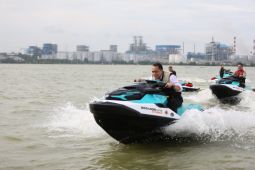 Januari 2022,  wisata jet ski di pesisir Romokalisari Surabaya dibuka untuk umum