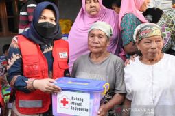 PMI Madina salurkan bantuan untuk korban banjir Muara Batang Angkola