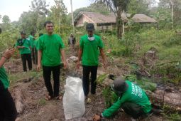 Warga Desa Balida tanam pohon langka dukung kesadaran ekologis
