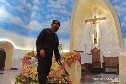 Brimob Polda Sumut sterilisasi gereja menjelang perayaan Natal