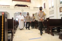 Irwasum Polri apresiasi pengamanan dan penerapan prokes di gereja Surabaya