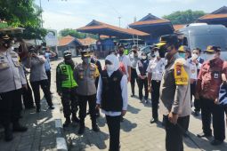 Puluhan awak bus jalani tes urine di Terminal Purabaya