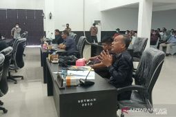 Anggota DPRD Labura pertanyakan sidang paripurna