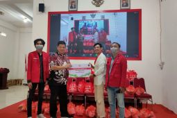 Anggota DPR RI Novri serahkan bantuan kepada GMNI Kalsel