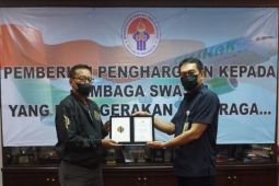 Ministry awards Citilink airlines for supporting sports tourism