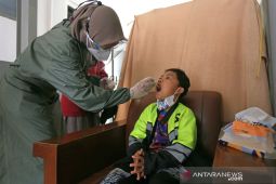 Layanan PCR dan vaksin di stasiun