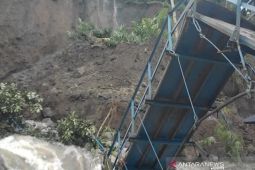 Seribu KK di Cidaun-Cianjur terisolir akibat jembatan putus