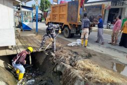 Kodim Gorontalo Utara gelar karya bakti bersihkan lingkungan
