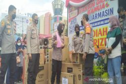 Polresta Banjarmasin serahkan enam hadiah undian vaksin di minggu kedua