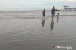 Pantai Biru Kersik Kukar tetap ramai pengunjung