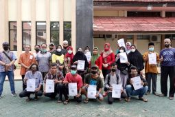 Biro Perekonomian Kalsel kembali "door to door" ajak masyarakat  bervaksin